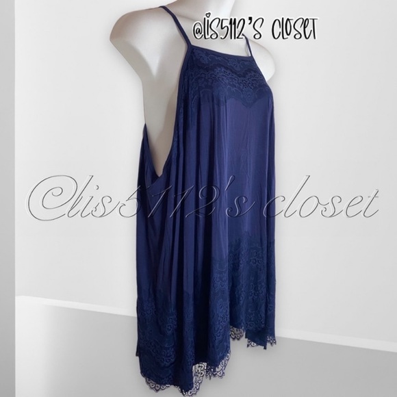 Torrid Navy Blue High Neck Lace Inset Sharkbite Hem Tunic Tank Top 5X 28 28W - Picture 6 of 16